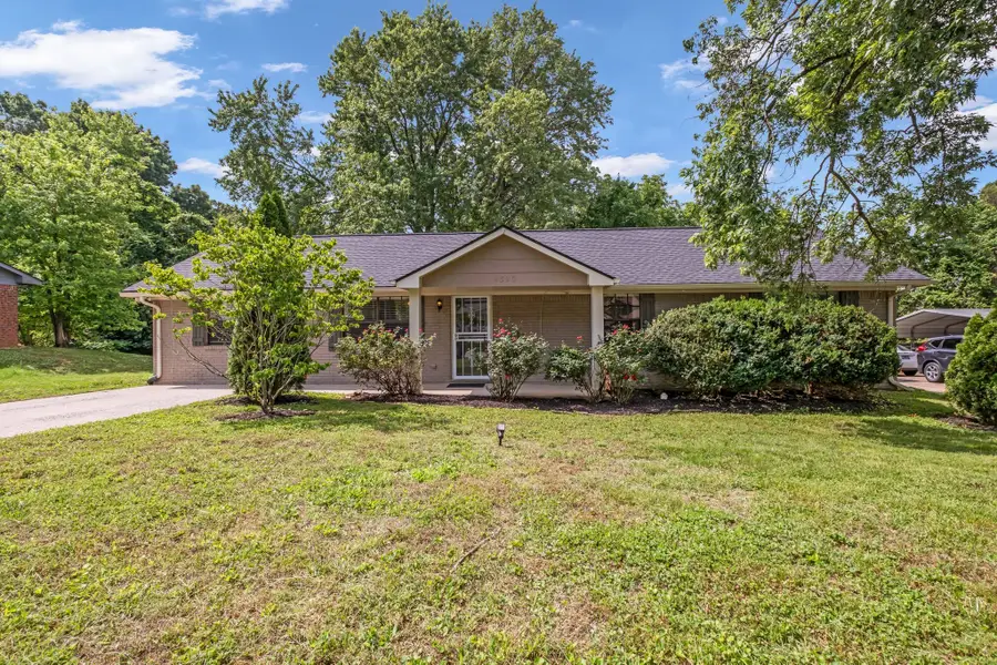 4320 Central Valley Dr, Hermitage, TN 37076 - #2
