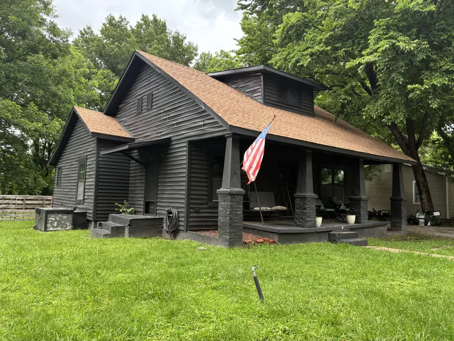 417 E 1st St, Trenton, TN 38382 - #2