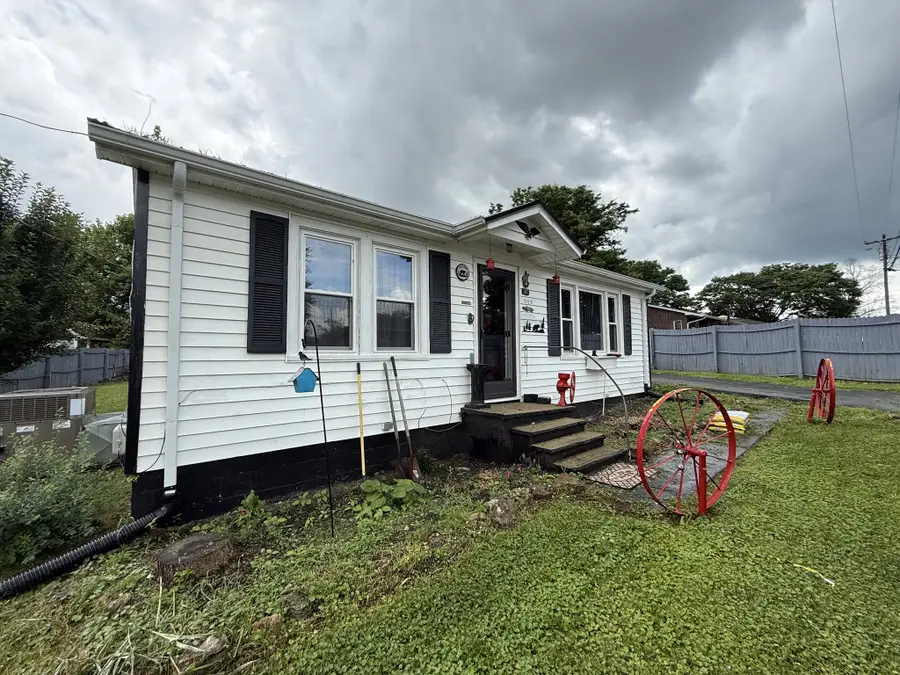 309 Jackson St, Smithville, TN 37166 - #2