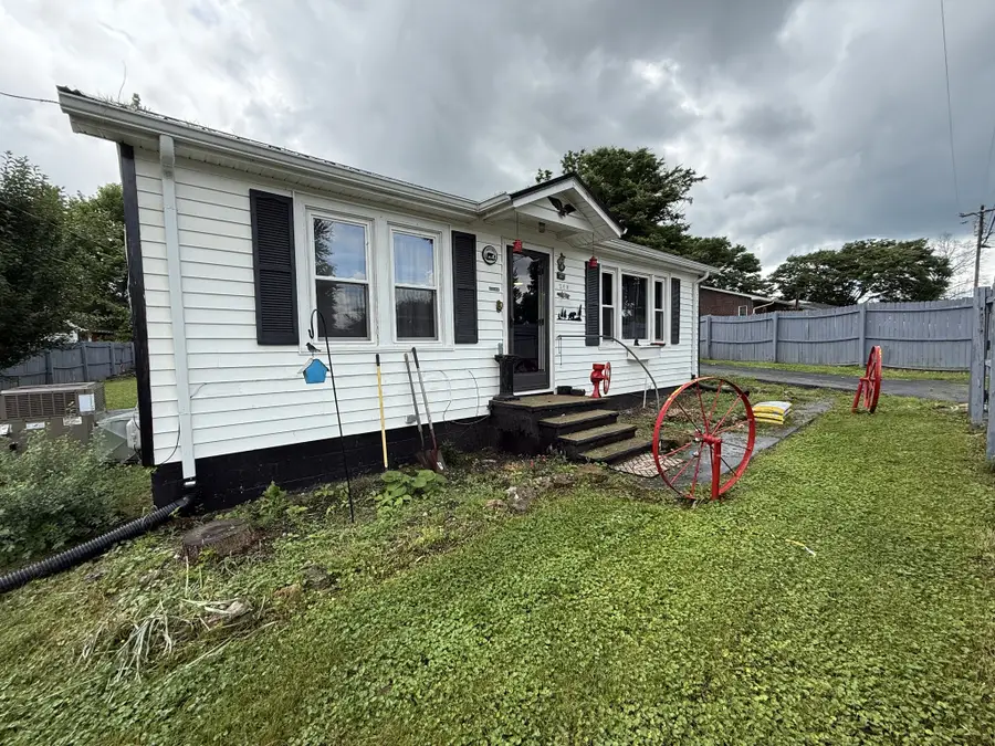 309 Jackson St, Smithville, TN 37166 - #3