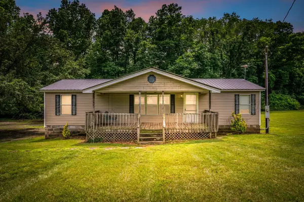 1005 Briarwood Dr, Charlotte, TN 37036