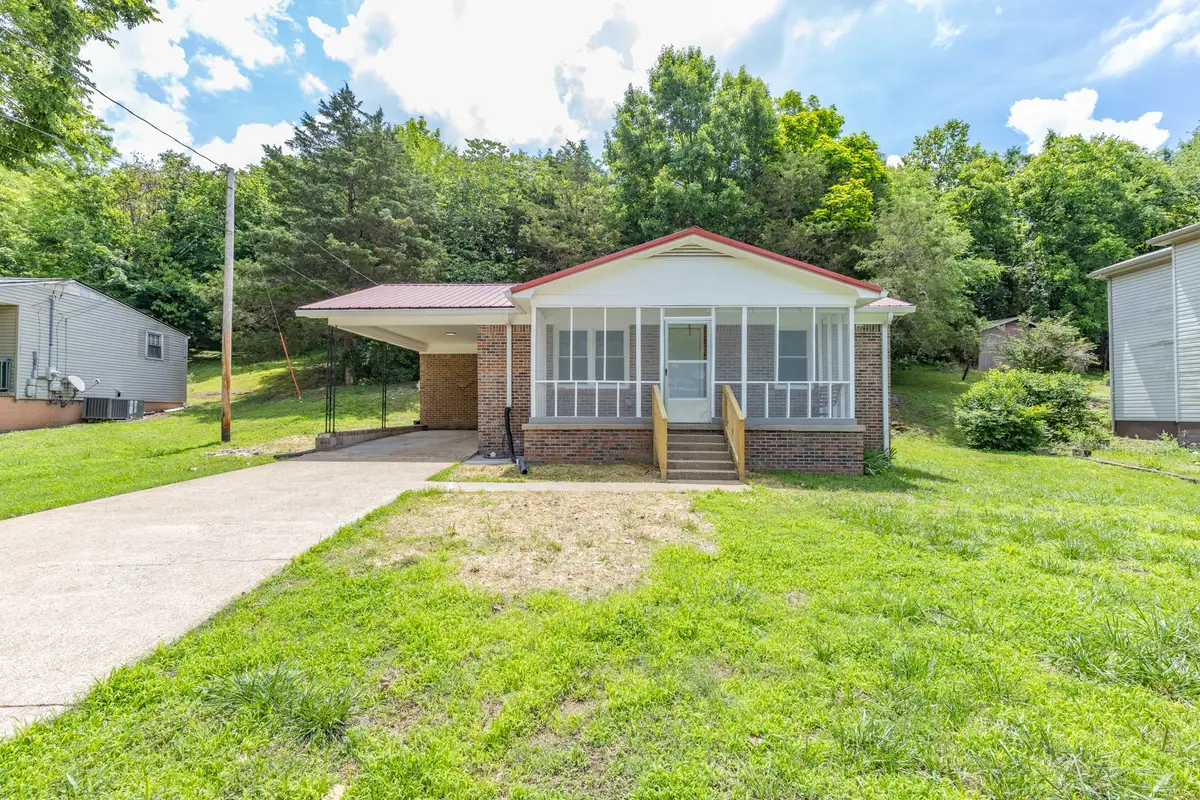 341 Valley View Dr, Pulaski, TN 38478 - #1