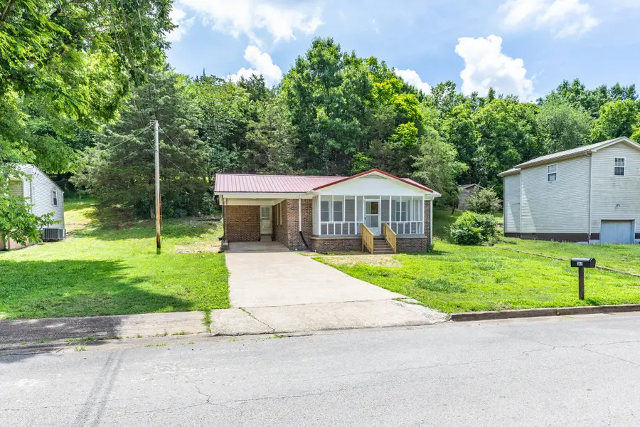 341 Valley View Dr, Pulaski, TN 38478 - #3