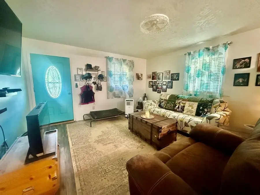 919 Memorial Dr, Paris, TN 38242 - #2