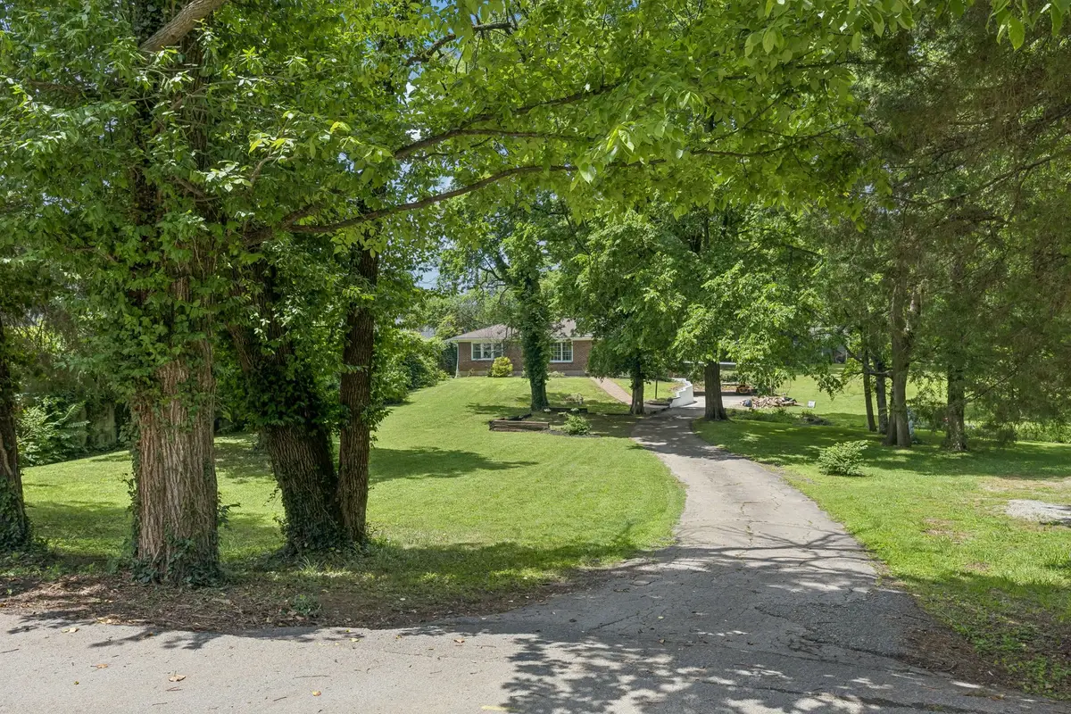 4411 Brush Hill Rd, Nashville, TN 37216 - #1