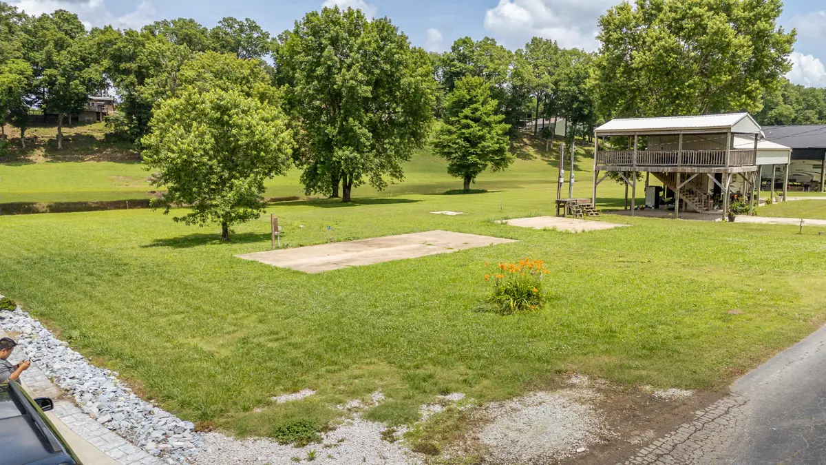 694 River Rd, Clifton, TN 38425 - #1