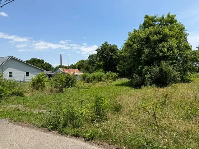 606 Kiwanis Ave, Fayetteville, TN 37334 - #1