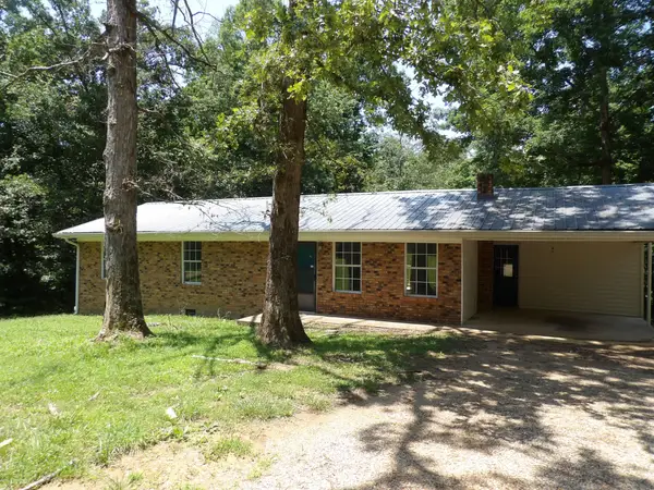811 Powers Blvd, Waverly, TN 37185