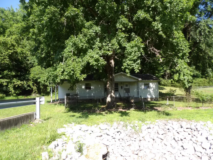241 Lomax Ave, Waverly, TN 37185 - #3