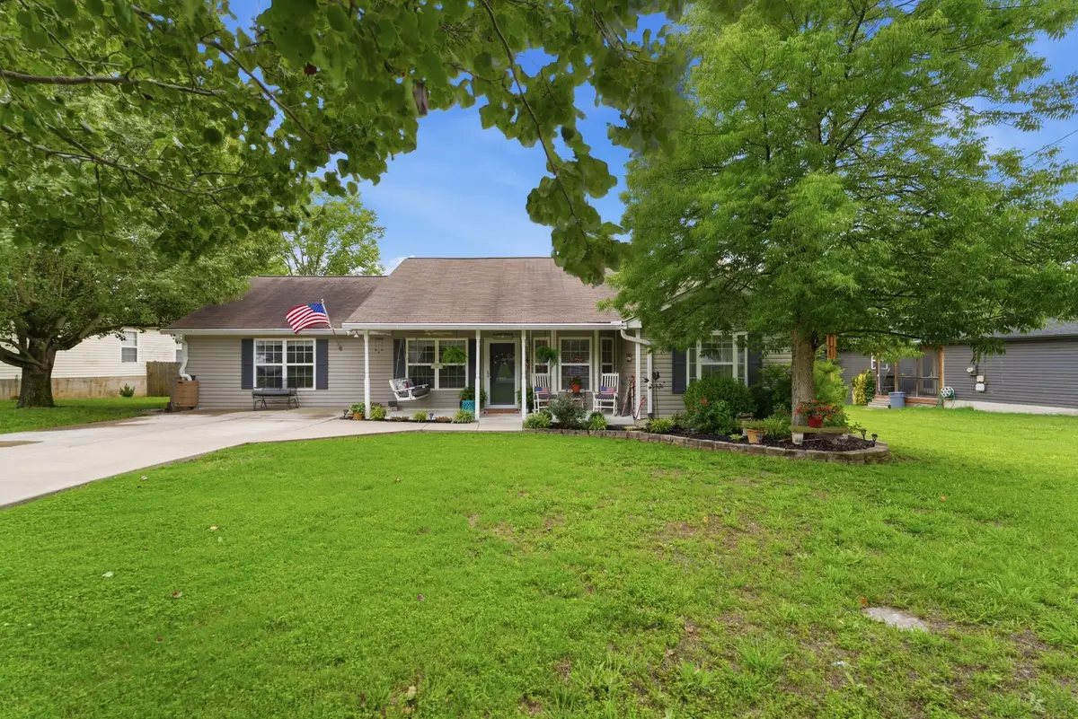 337 Lake Forest Dr, La Vergne, TN 37086 - #1