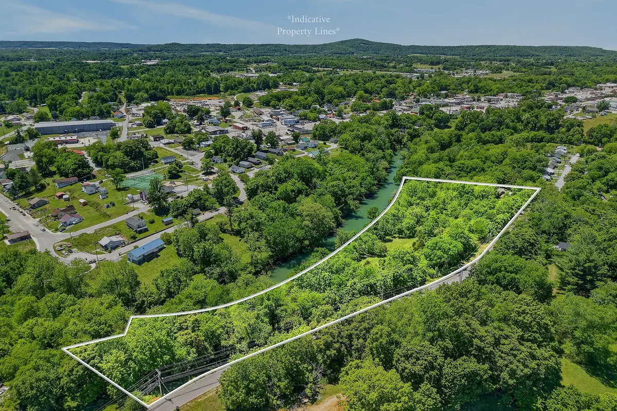 301 Everett St W, Sparta, TN 38583 - #1