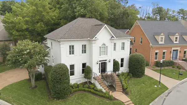 11 Thorndale Court, Nashville, TN 37215