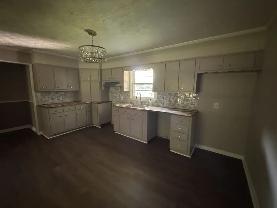 2385 Midway Rd, Smithville, TN 37166 - #2