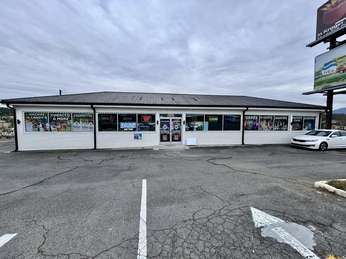 208 E Walnut Avenue, Dalton, GA 30721 - #1