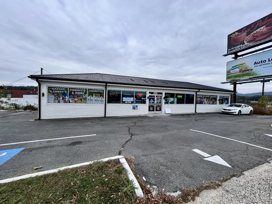 208 E Walnut Avenue, Dalton, GA 30721 - #2