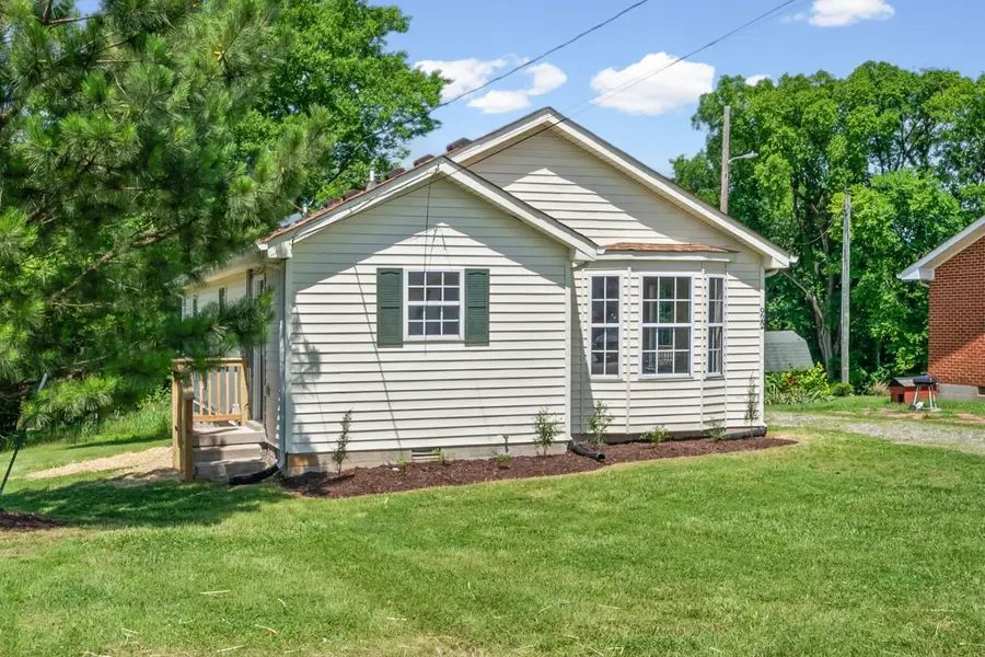 922 Martin St, Clarksville, TN 37040 - #3
