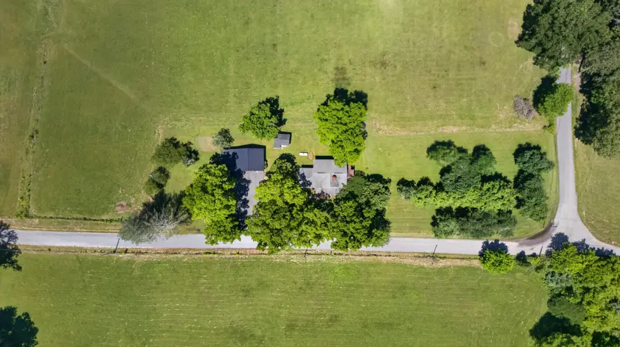 697 Bottom Rd, Palmer, TN 37365 - #3