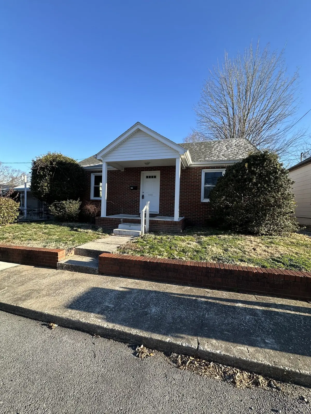 410 W 13th St, Hopkinsville, KY 42240 - #1