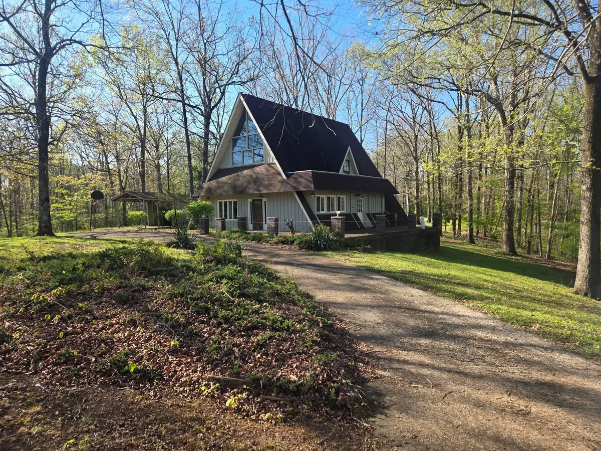 820 Hurricane Hill Dr, Waynesboro, TN 38485 - #1