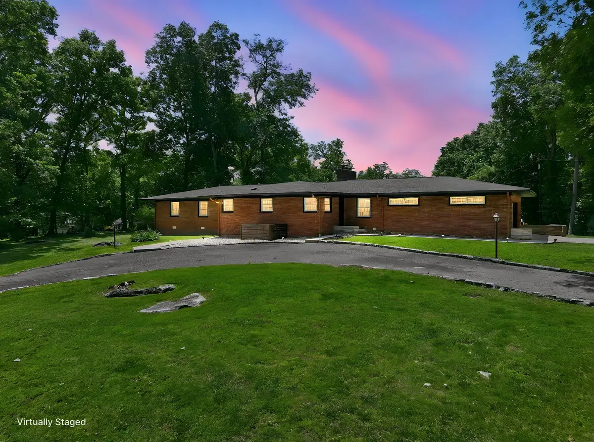 412 S Valley Rd, Shelbyville, TN 37160 - #1