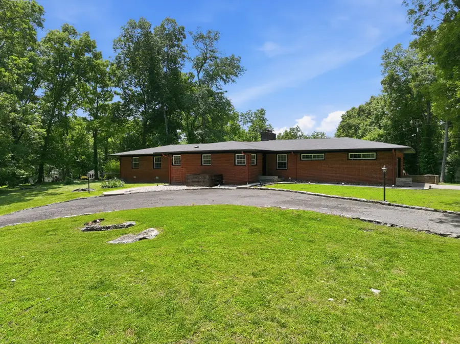 412 S Valley Rd, Shelbyville, TN 37160 - #2