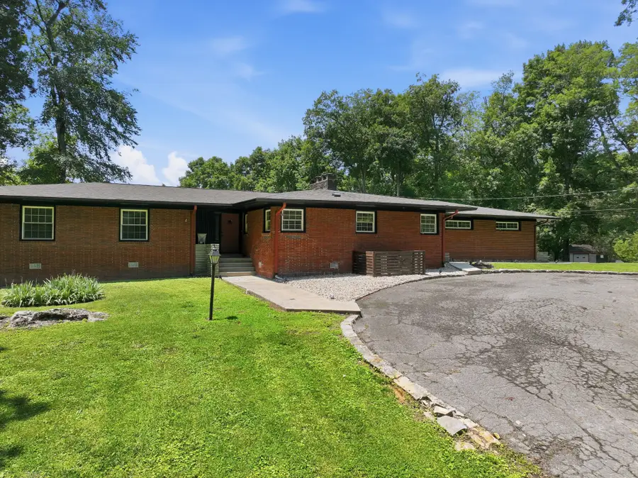 412 S Valley Rd, Shelbyville, TN 37160 - #3