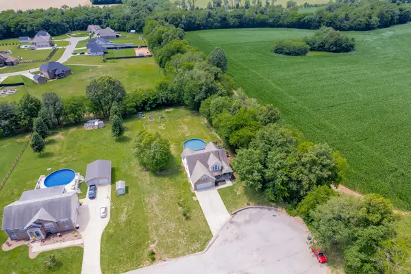 956 Beldon Station Ln, Clarksville, TN 37040