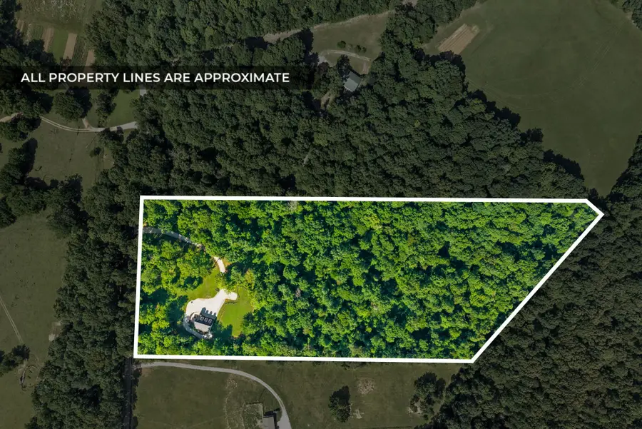 1300 Brummit Rd, Charlotte, TN 37036 - #2