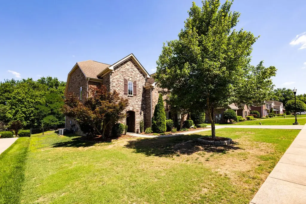 138 Sandpiper Cir, Hendersonville, TN 37075 - #1