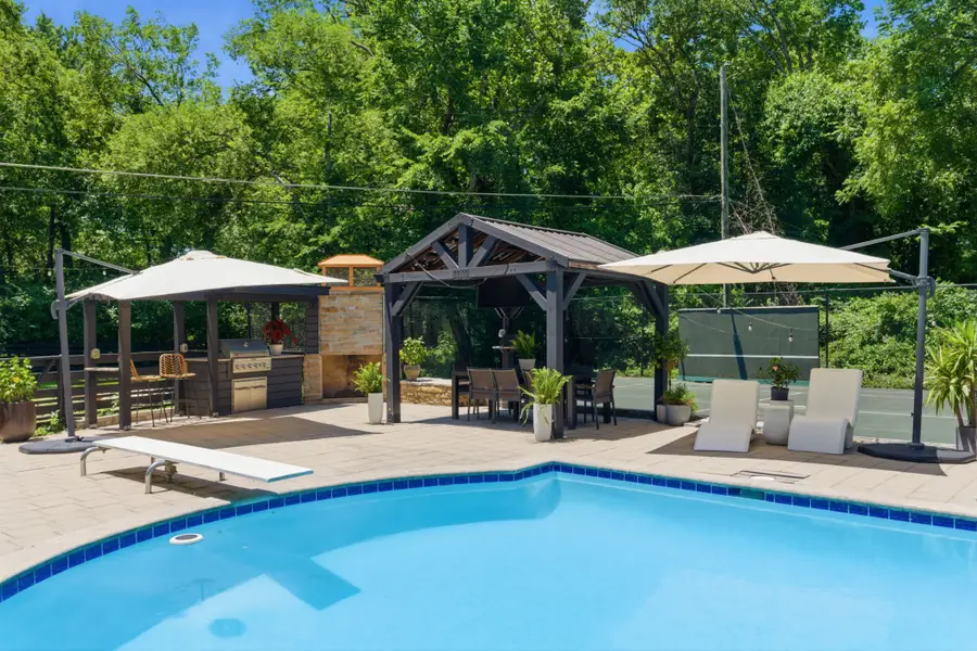 2419 Valley Brook Rd, Nashville, TN 37215 - #3