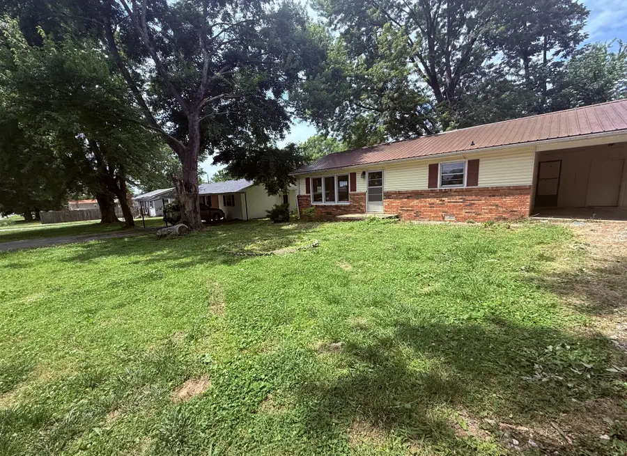 318 Tipton St, Lawrenceburg, TN 38464 - #2