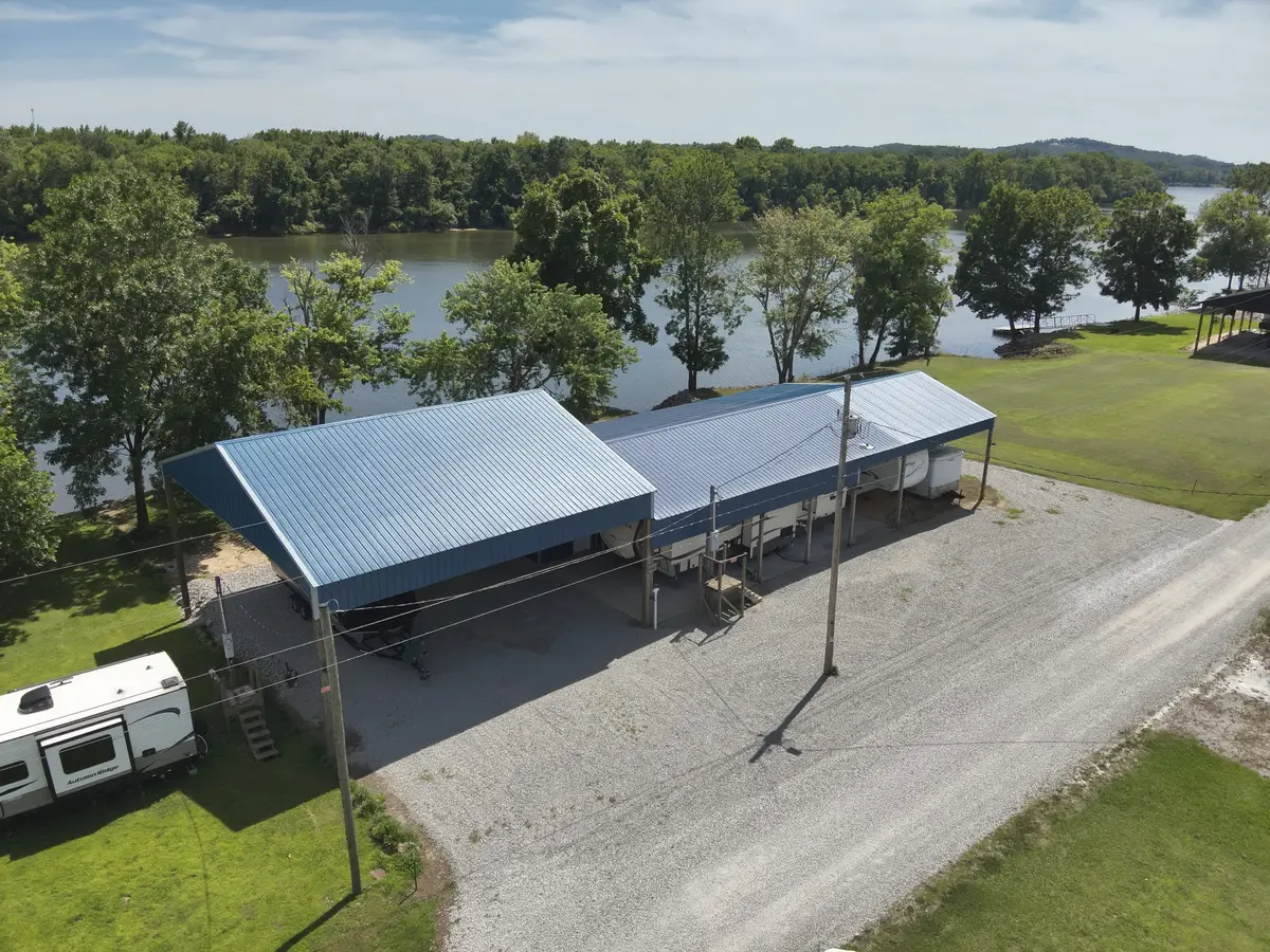 1067 Wc Pickett, Clifton, TN 38425 - #1