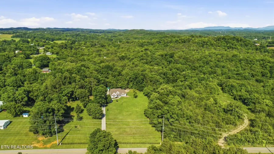 824 Midway Rd, Strawberry Plains, TN 37871 - #2