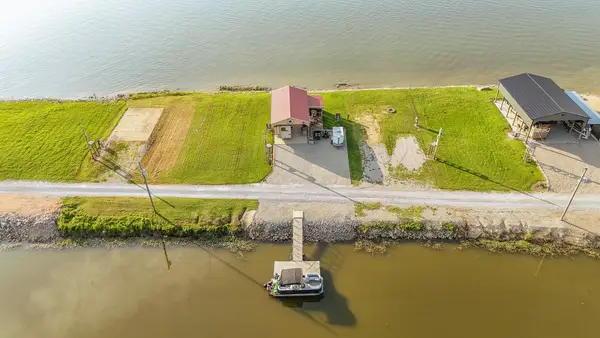 1139 River Front Dr, Clifton, TN 38425