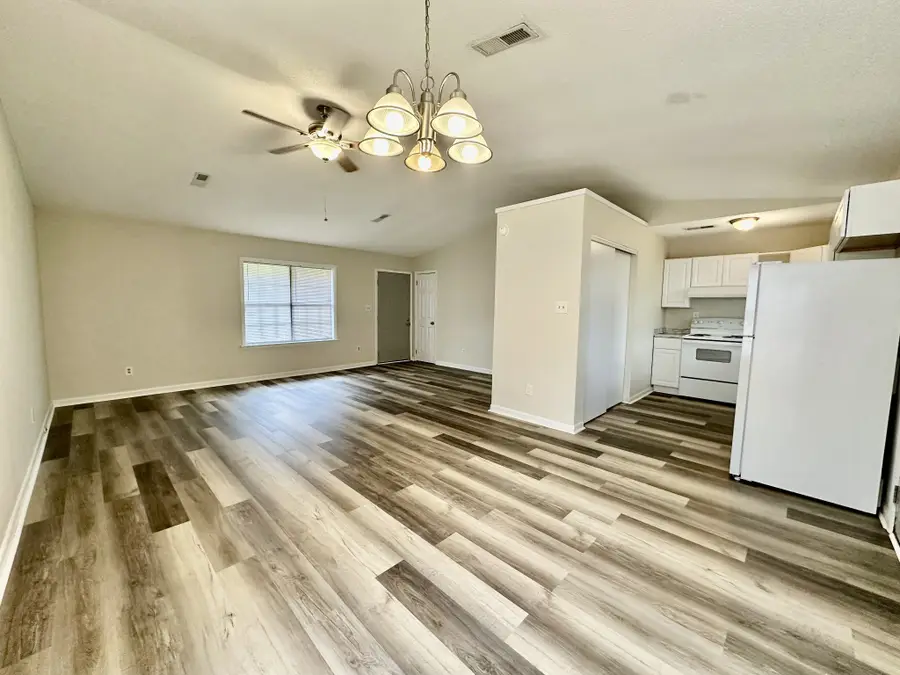 122 E St, Clarksville, TN 37042 - #3