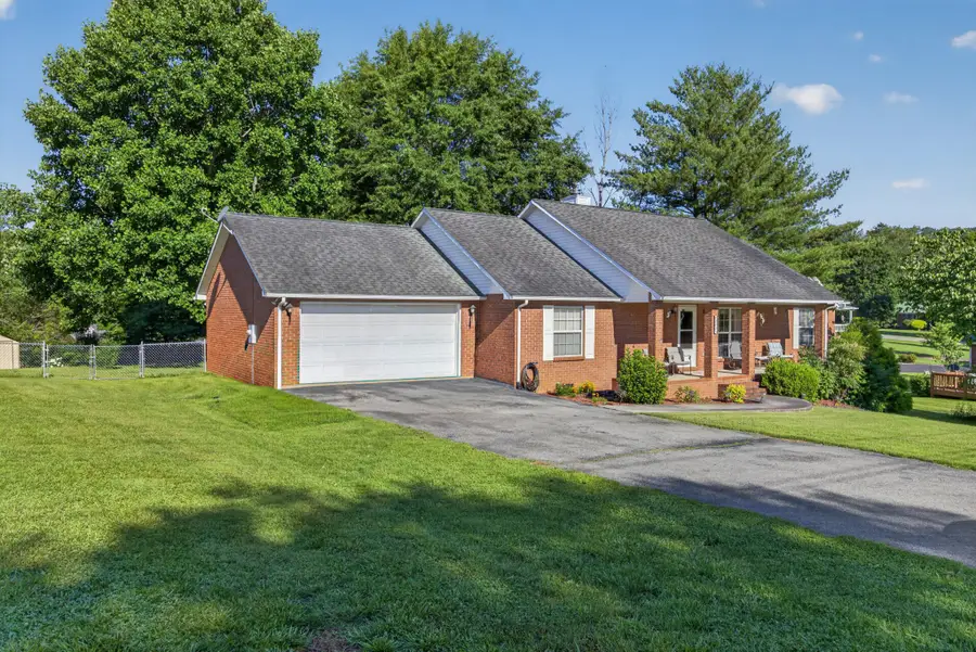 2403 N Pointe Cove Cir, Cookeville, TN 38506 - #2