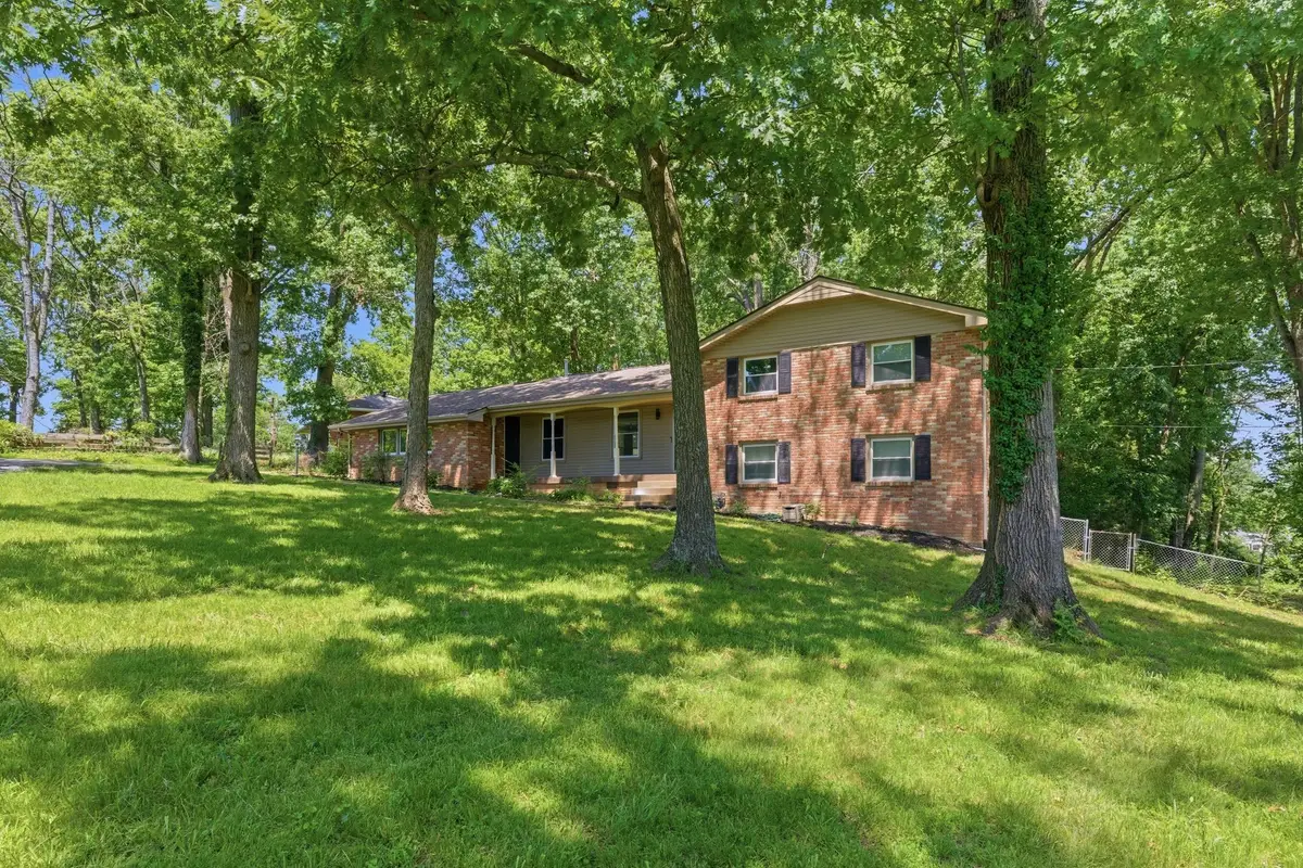 201 Holiday Dr, Madison, TN 37115 - #1
