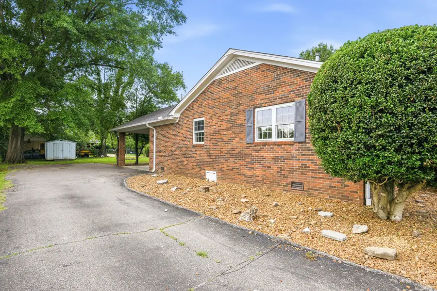 169 Dixie St, Lexington, TN 38351 - #3