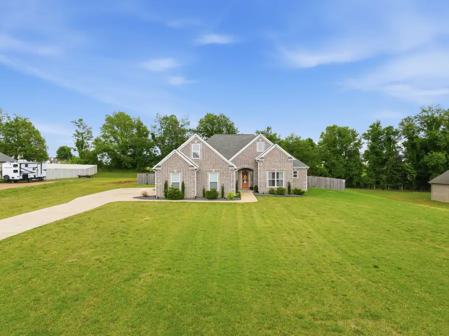 460 Connor Ln, Lexington, TN 38351 - #2
