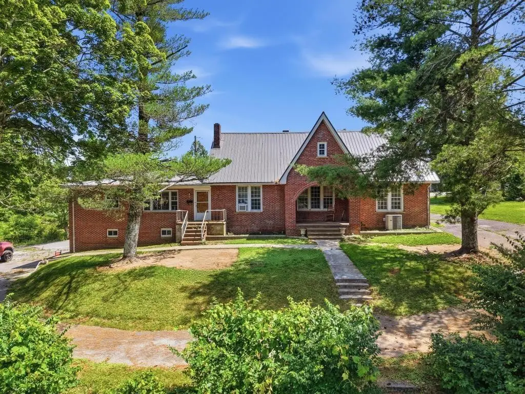 215 E Adams St, Crossville, TN 38555 - #1