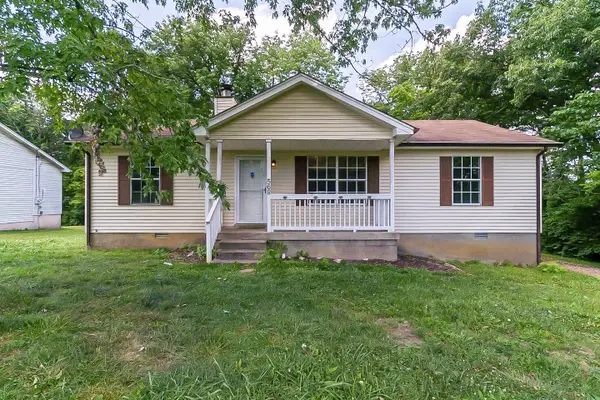 568 Woodcrest Dr, La Vergne, TN 37086