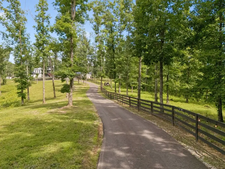 332 Southridge Rd, Hohenwald, TN 38462 - #2