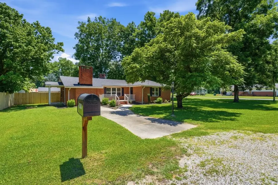 1819 Hamilton Ave, South Pittsburg, TN 37380 - #3