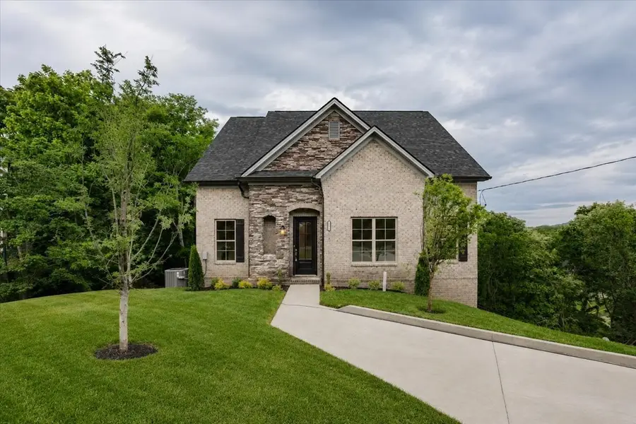 701 Harpeth Knoll Ct, Nashville, TN 37221 - #3