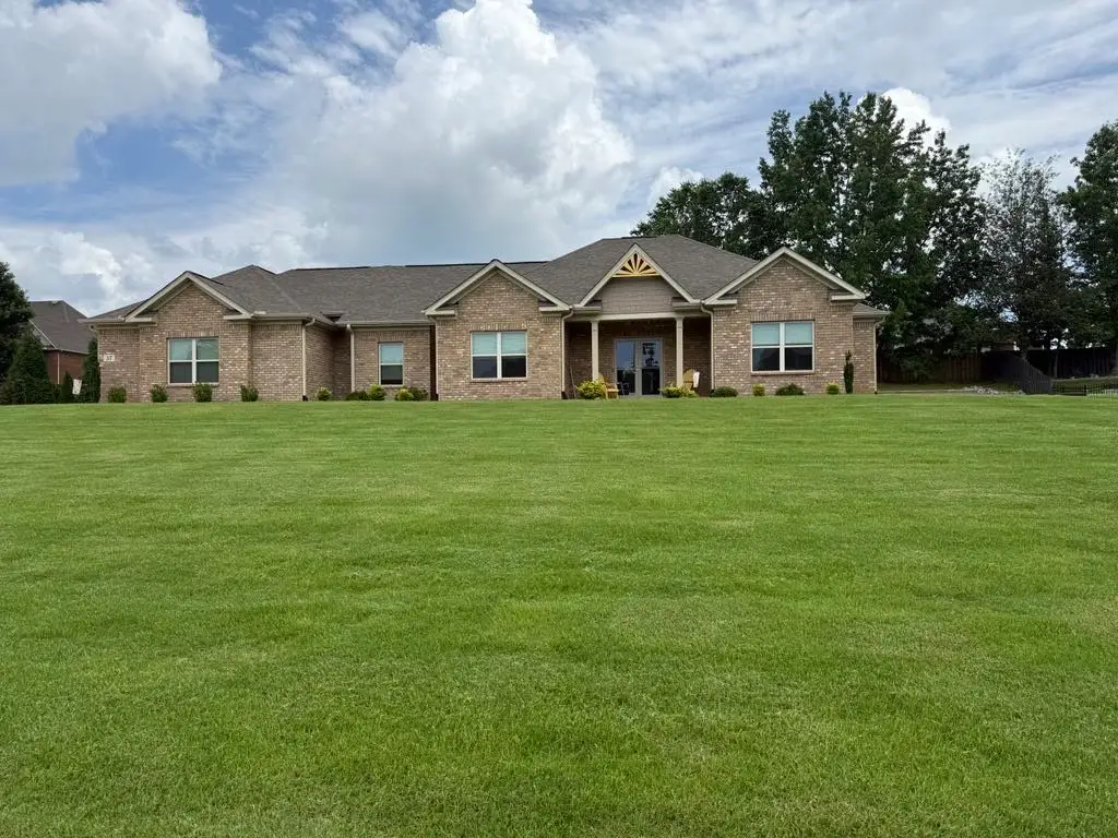 37 Knotting Hill Dr, Fayetteville, TN 37334 - #1