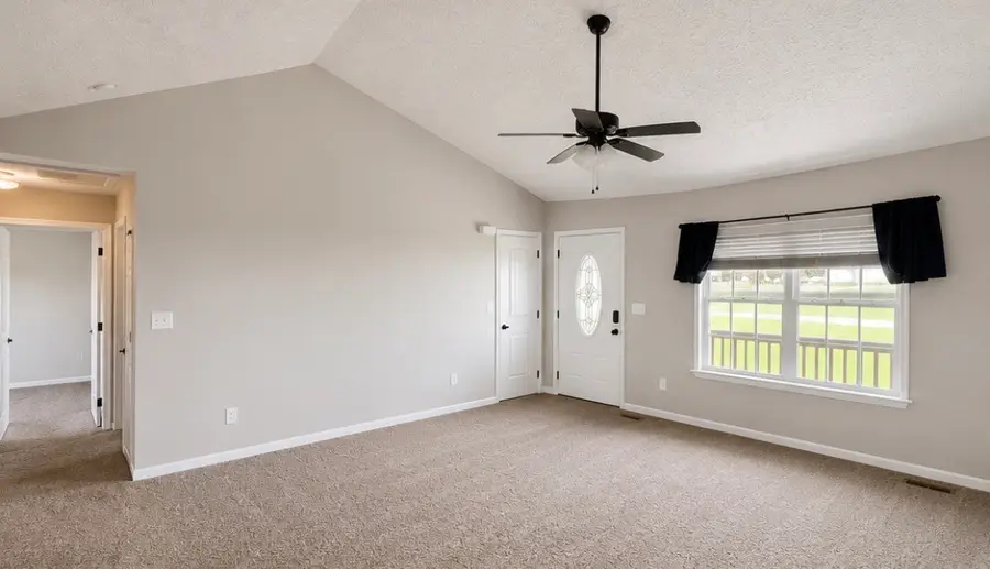 121 Hazelnut Ln, Unionville, TN 37180 - #2