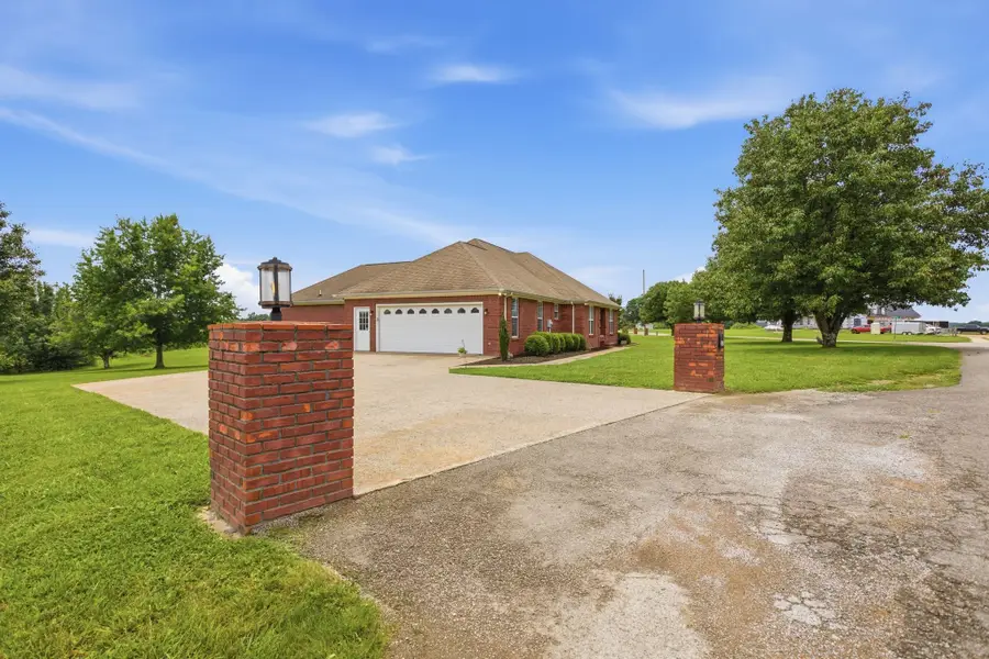 163 Tabor Pl, Hohenwald, TN 38462 - #2