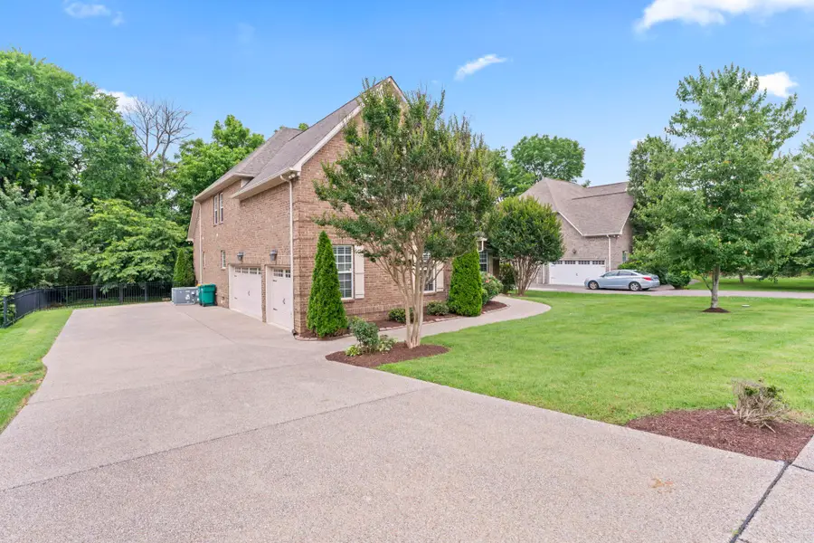 1002 Glessner Dr, Spring Hill, TN 37174 - #3