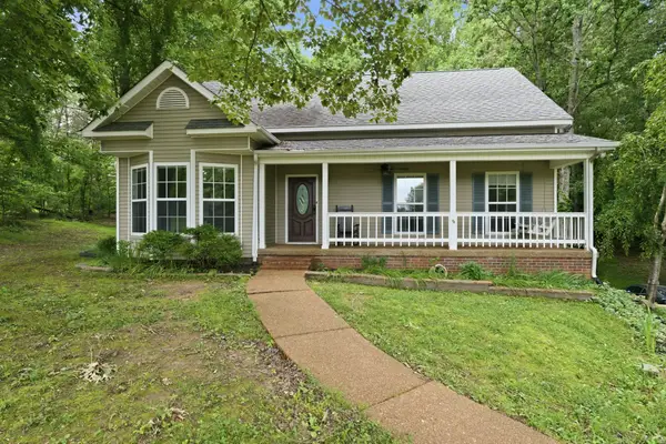 608 Beechtree Ct, Burns, TN 37029