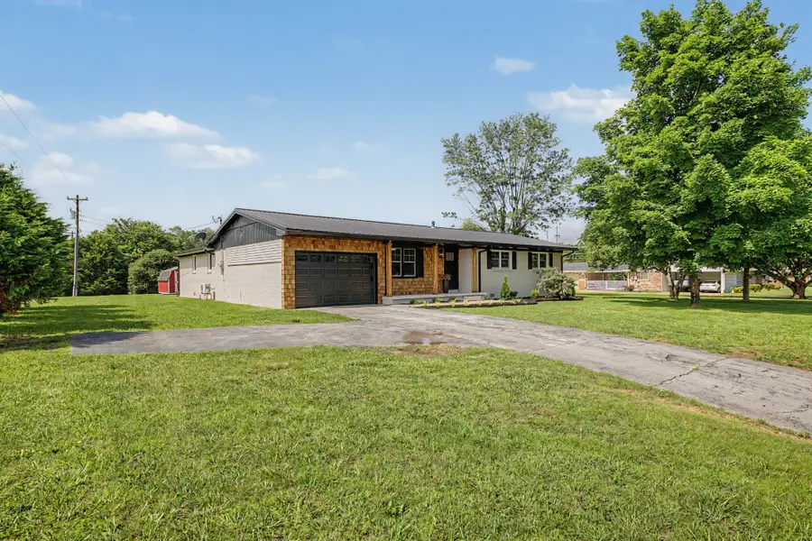 403 Robins St, Lawrenceburg, TN 38464 - #3